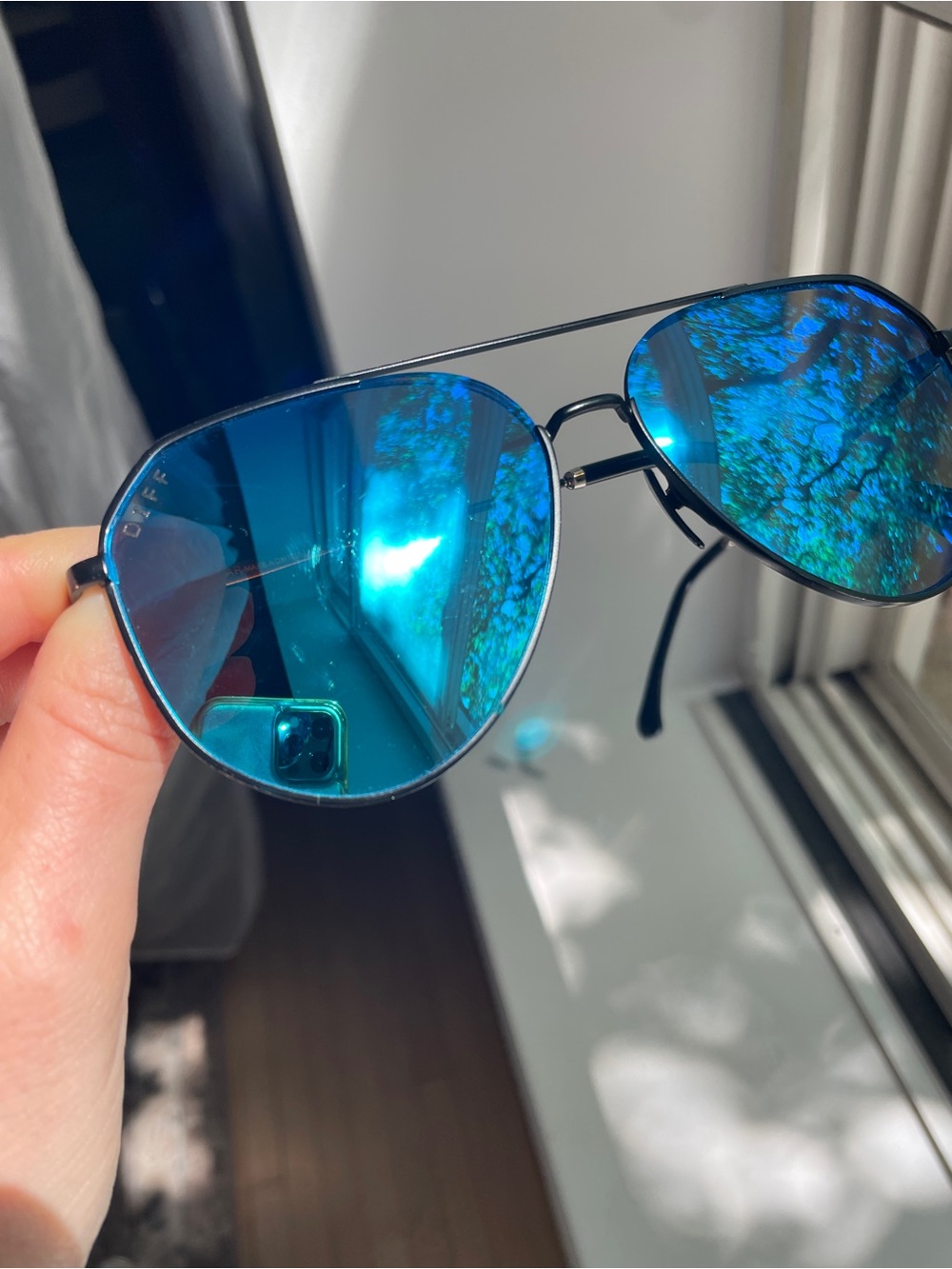 Diff AVIATOR IN MATTE BLACK WITH BLUE MIRROR POLARIZED LENS - Picture 11 of 14